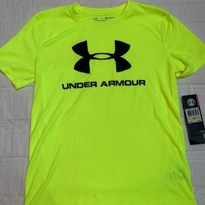 Boys under armour shirt - size medium